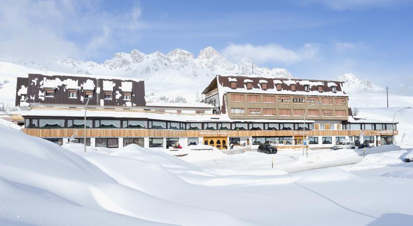 Hotel Arnika Wellness Passo San Pellegrino Exterior photo